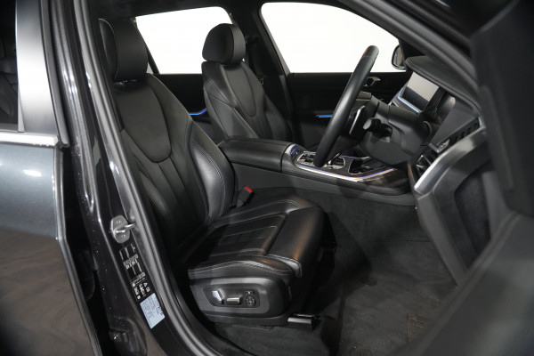 2020 BMW X7 Xdrive30d SUV image 31