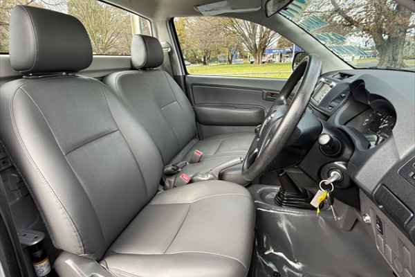 2015 MY14 Toyota HiLux WorkMate Single Cab Chassis Image 10