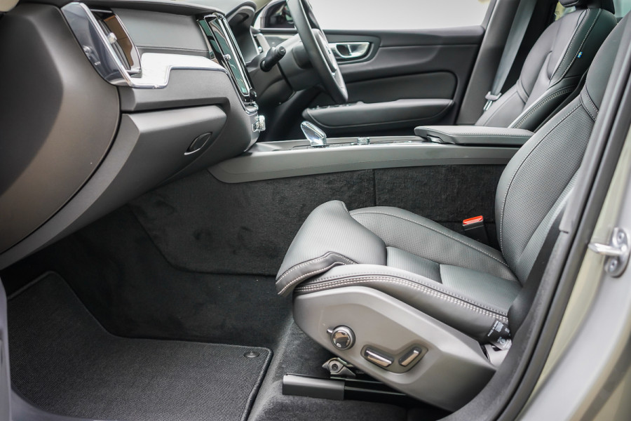 2025 Volvo XC60 UZ Ultra T8 Plug-In Hybrid SUV Image 31