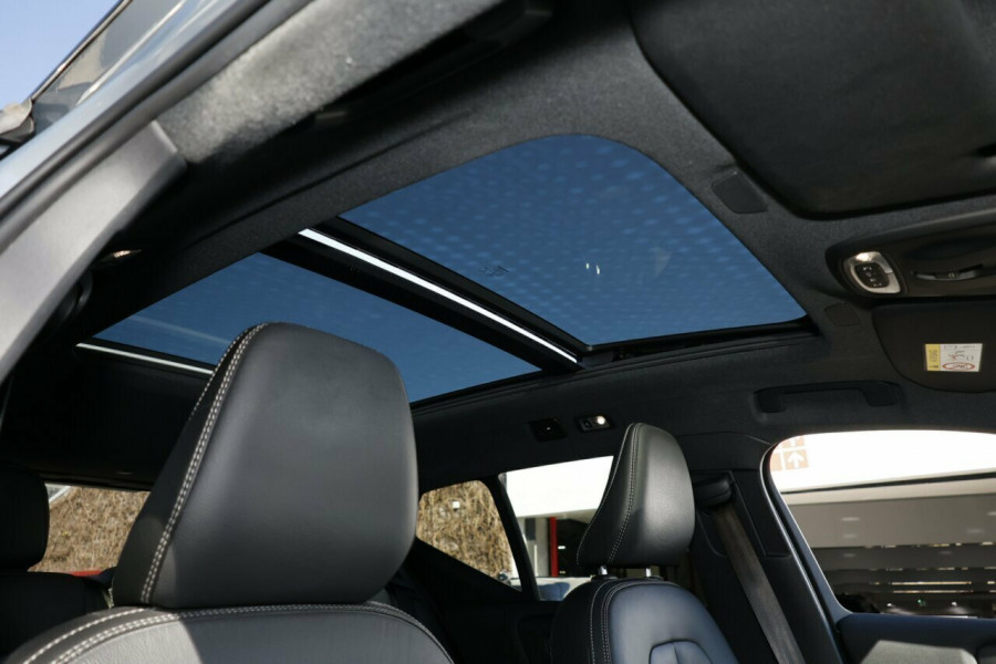 2022 Volvo XC40 XZ T5 R-Design SUV Image 18