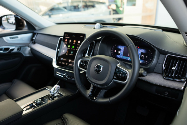 2025 MY26 Volvo XC90 L Series Ultra B5 Dark SUV Image 14