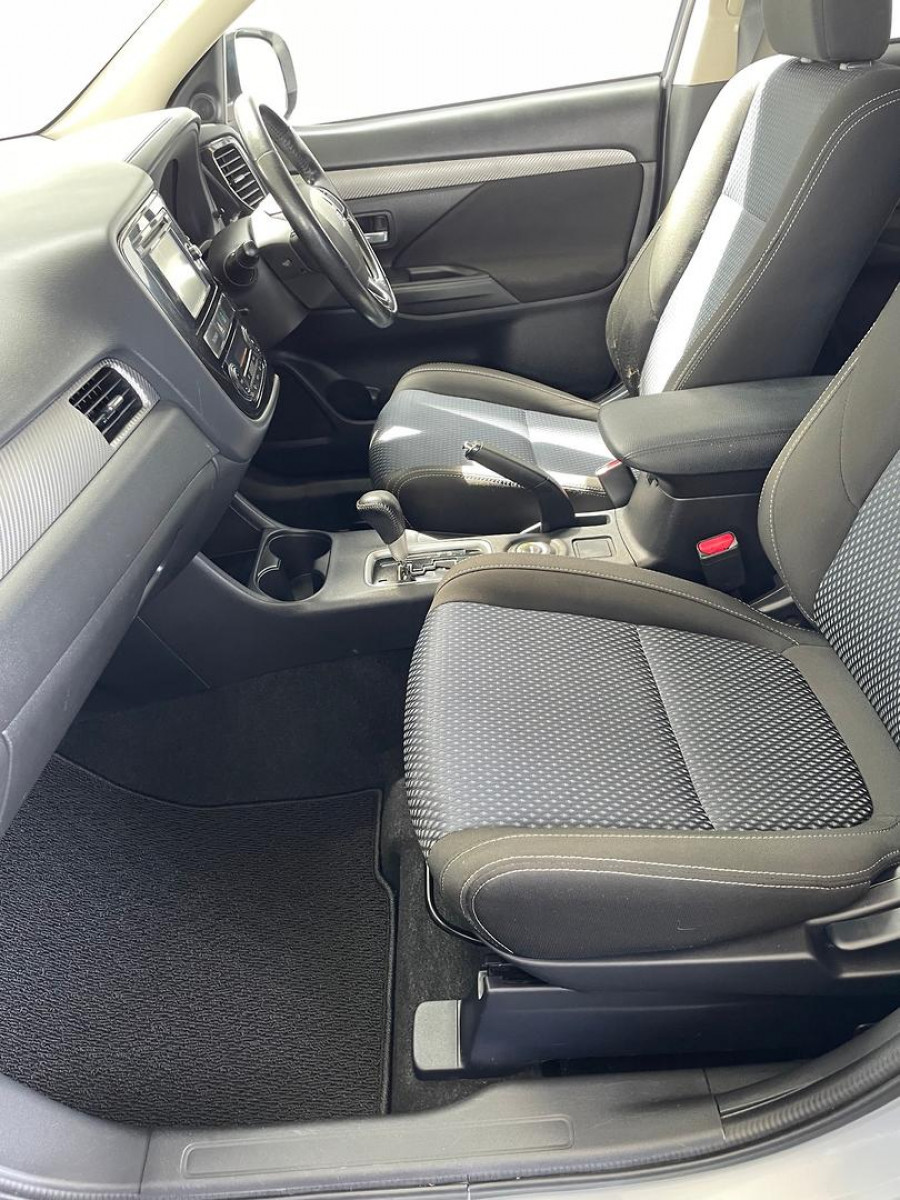 2016 Mitsubishi Outlander ZK LS SUV Image 12