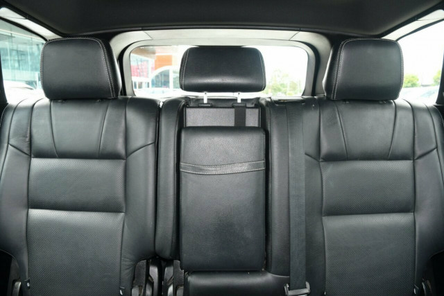 2013 Jeep Grand Cherokee Laredo 4x2 13 of 19