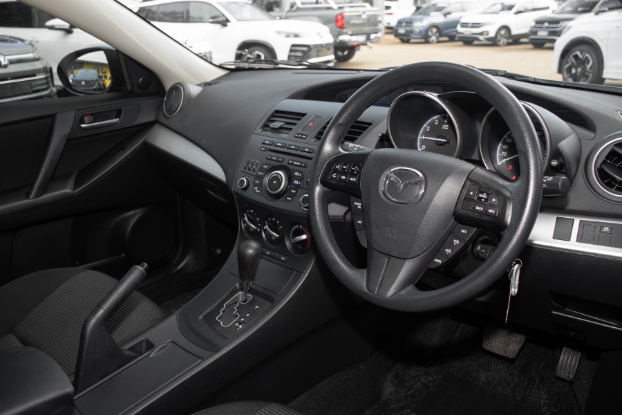 2013 Mazda 3 Neo Hatch Image 6