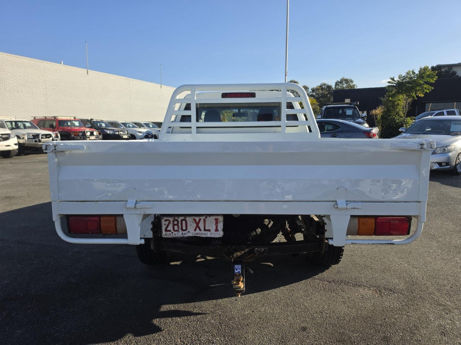 2017 Isuzu D-MAX  SX Cab Chassis Image 8