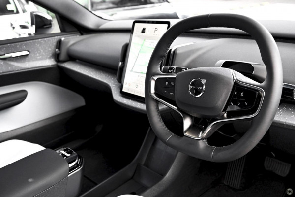 2025 Volvo EX30  Twin Motor Performance Ultra SUV Image 5