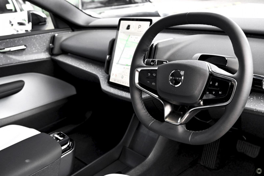 2025 Volvo EX30  Twin Motor Performance Ultra SUV Image 5