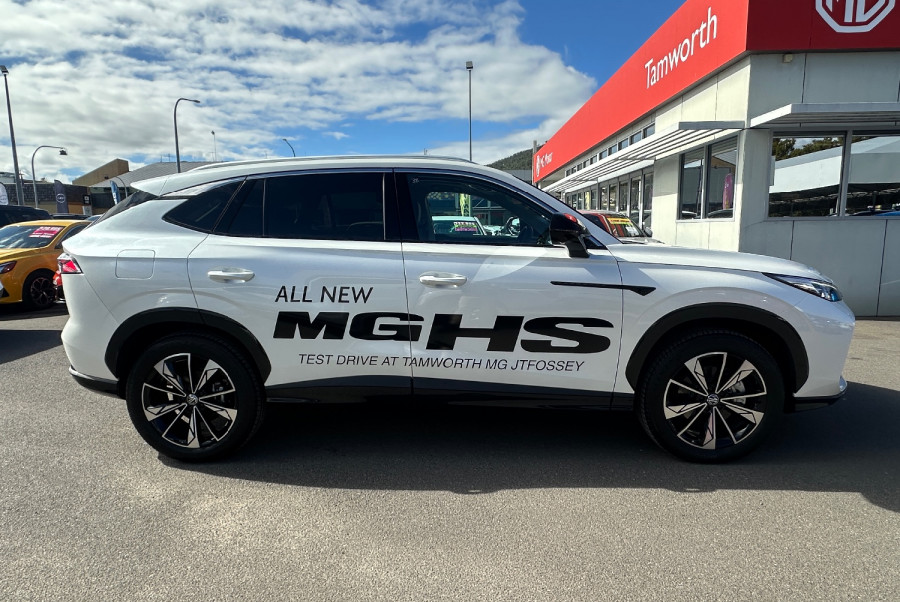 2024 MY24.5 MG HS AS33 Essence SUV Image 8