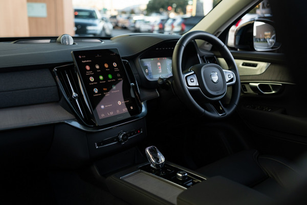 2025 MY26 Volvo XC90 L Series Ultra B5 Dark SUV Image 3