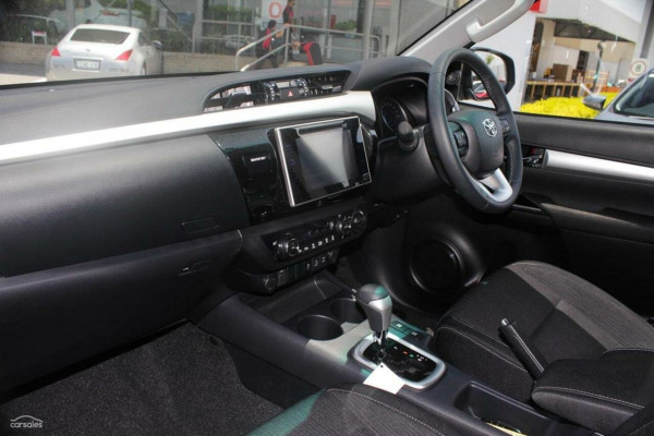2016 Toyota HiLux  SR5 Double Cab Pick Up Image 7