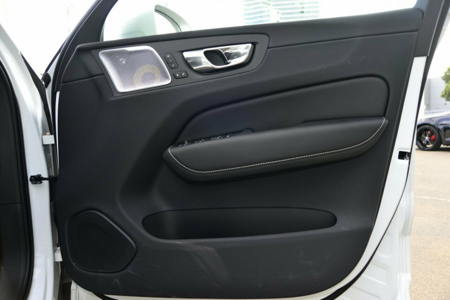 2018 Volvo XC60 D5 R-Design Suv Image 5