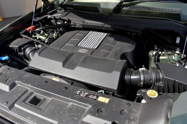 2026 Land Rover Defender L663 110 P425 X-Dynamic SE SUV image 22