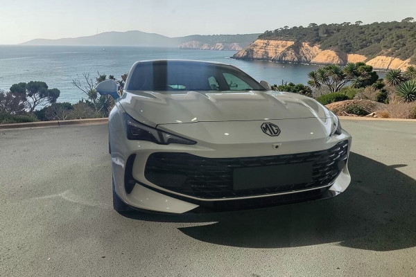 2025 MG MG7  Essence Sedan Image 1