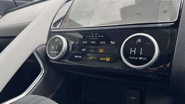 2024 MY24.75 Jaguar E-PACE X540 R-Dynamic SE SUV image 17