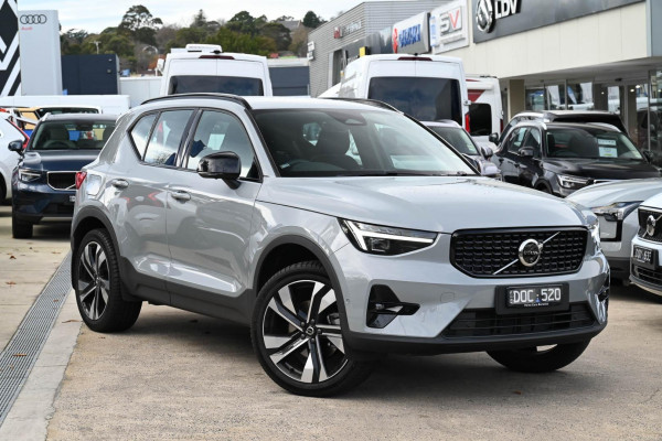 2025 Volvo XC40 XZ Ultra B4 Bright SUV