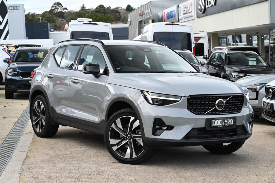 2025 Volvo XC40 XZ Ultra B4 Bright SUV Image 1