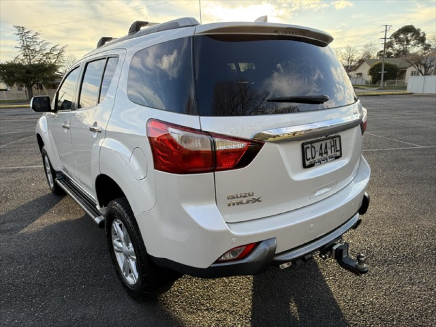 2015 Isuzu MU-X LS-T SUV Image 5