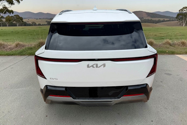 2026 Kia EV5 OVc Earth SUV Image 4