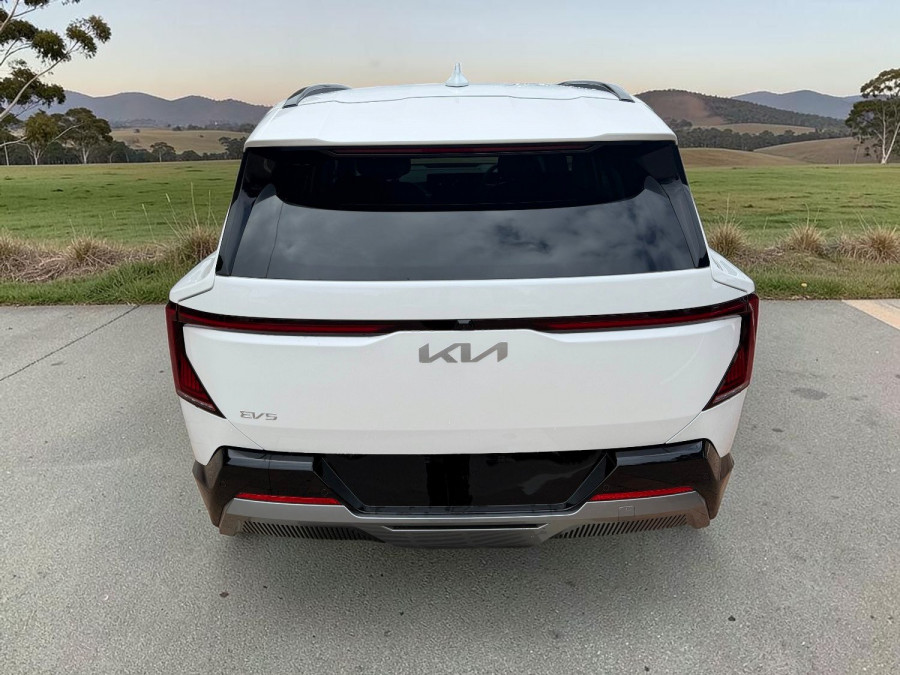 2026 Kia EV5 OVc Earth SUV Image 4