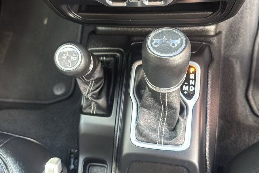 2018 Jeep Wrangler JK Overland SUV Image 15