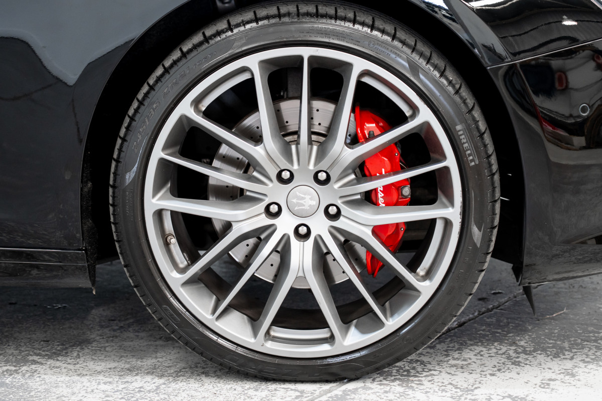 2018 Maserati Ghibli Gransport Sedan Image 6