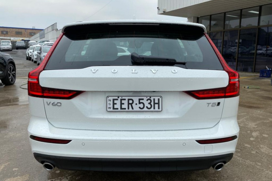 2020 Volvo V60 F-Series T5 Momentum Wagon Image 13