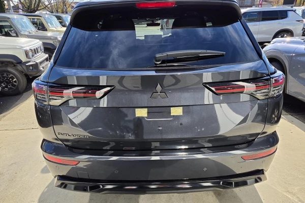 2026 Mitsubishi Outlander ZM Black Edition SUV Image 10