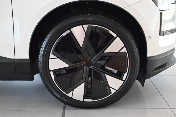 2025 Volvo EX30  Twin Motor Performance Ultra SUV Image 20