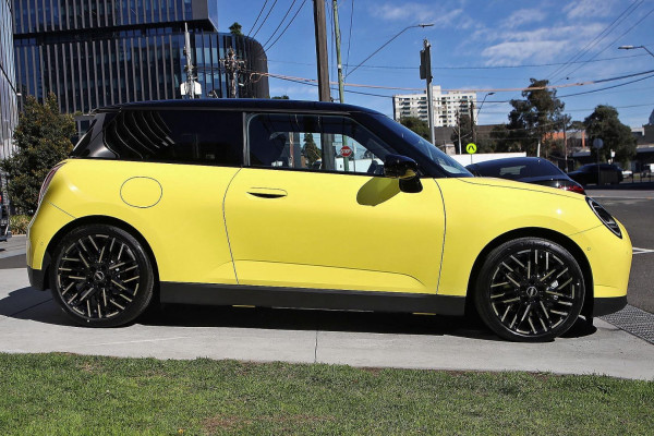 2026 MINI Cooper J01 SE Favoured Hatch image 5