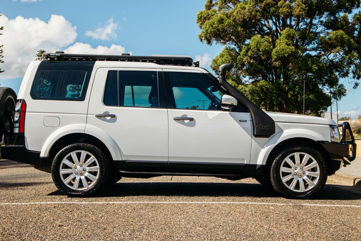 2015 Land Rover Discovery TDV6 Wagon Image 17