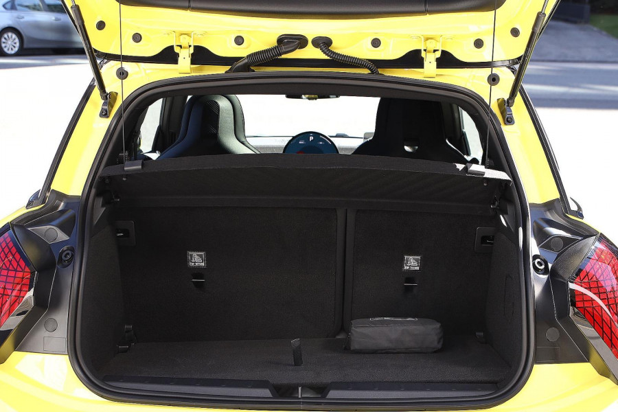 2026 MINI Cooper J01 SE Favoured Hatch