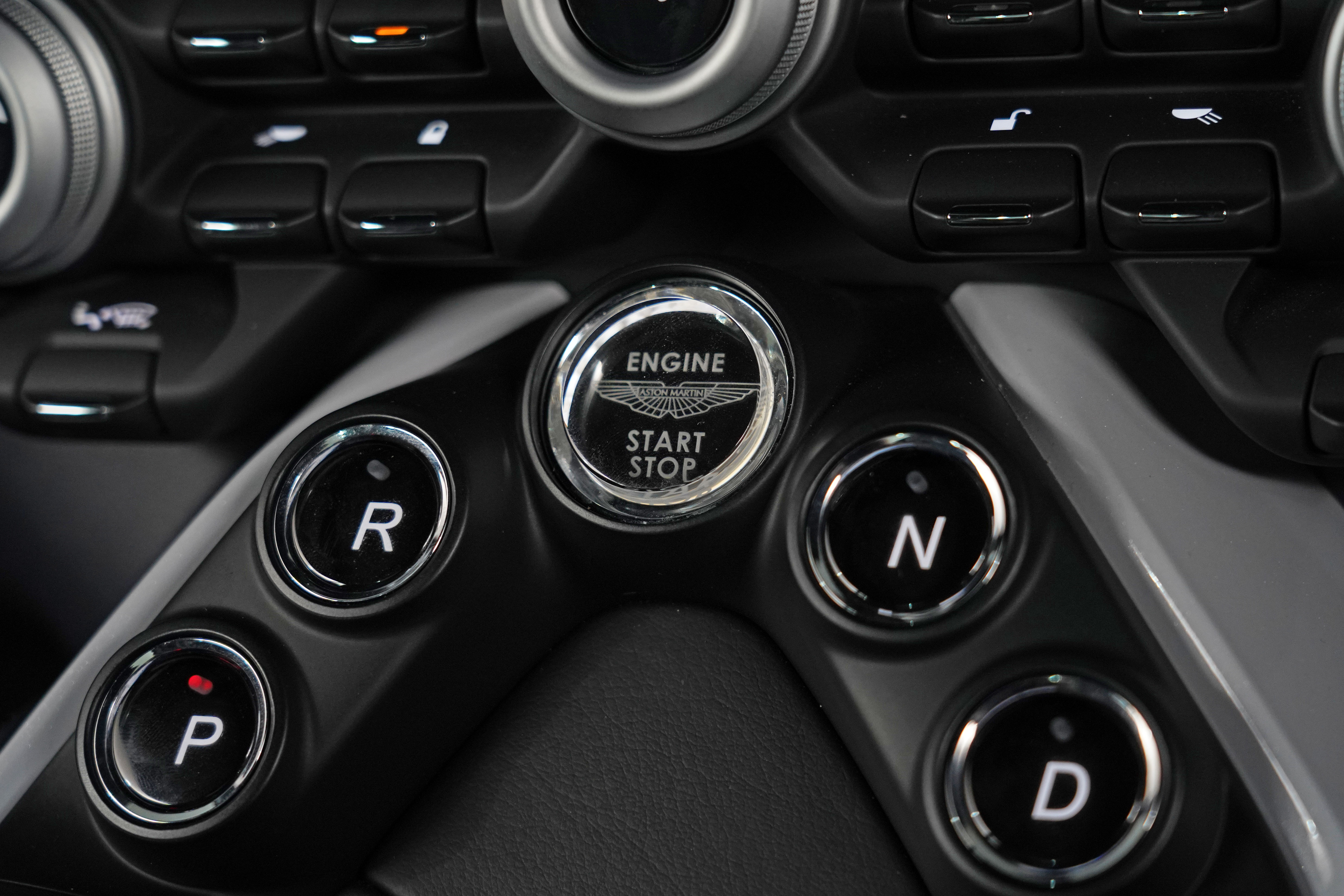 2018 Aston Martin Vantage Coupe Image 47