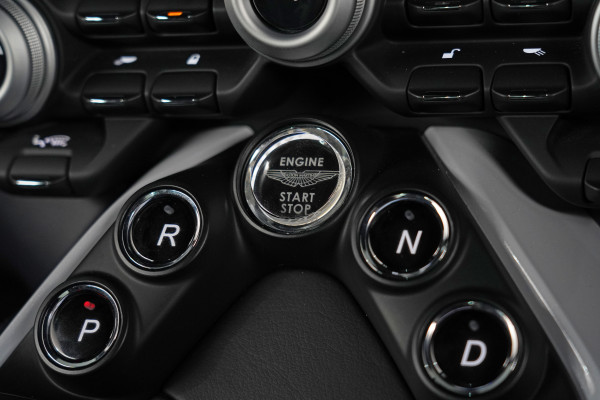 2018 Aston Martin Vantage Coupe Image 47