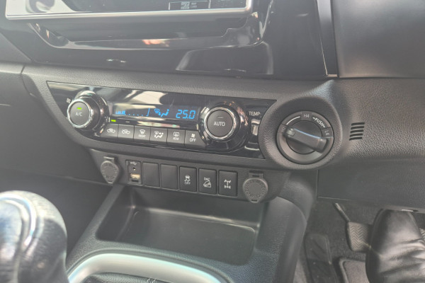 2018 Toyota HiLux  SR5 Double Cab Pick Up Image 22