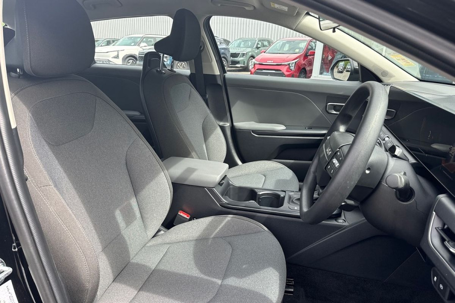 2025 Kia K4 CL4m S Sedan Image 9