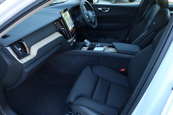 2025 MY26 Volvo XC60 UZ Plus T8 Plug-in Hybrid Dark SUV Image 18