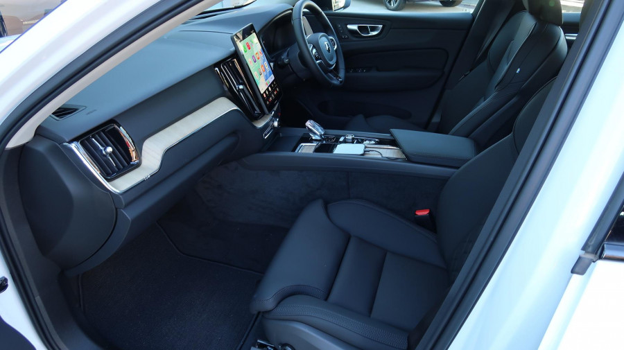 2025 MY26 Volvo XC60 UZ Plus T8 Plug-in Hybrid Dark SUV Image 18