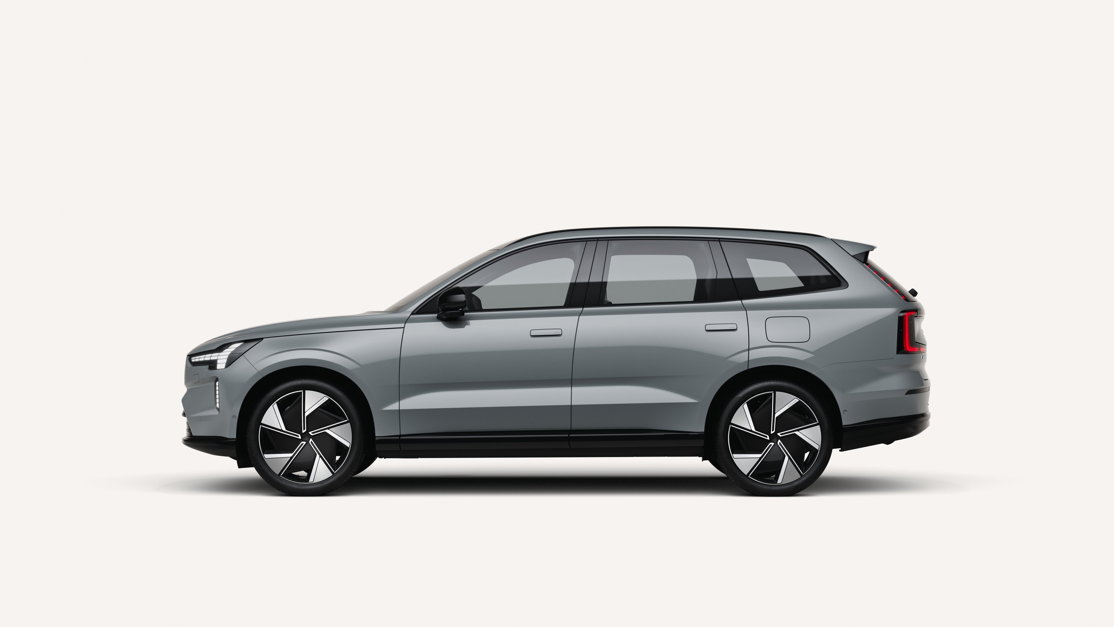 Large fully electric SUV Image