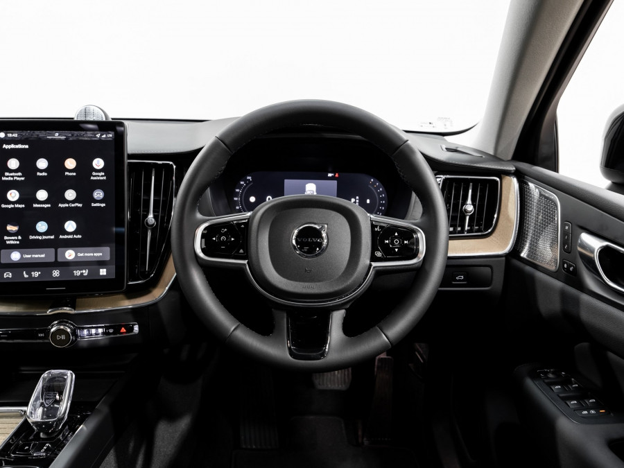 2026 Volvo XC60 UZ B5 Ultra Dark 2L Mild Hybrid AWD SUV Image 18