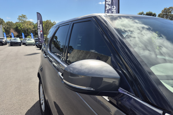 2017 Land Rover Discovery Series 5 SE SUV Image 11