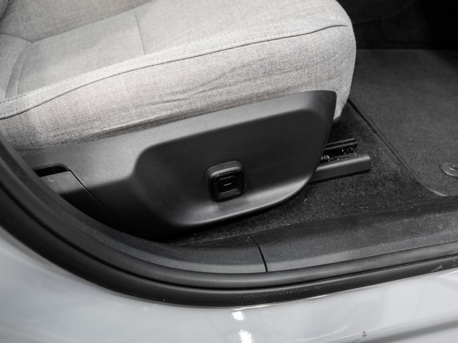 2026 Volvo EX30  Single Motor Extended Range Ultra SUV Image 11