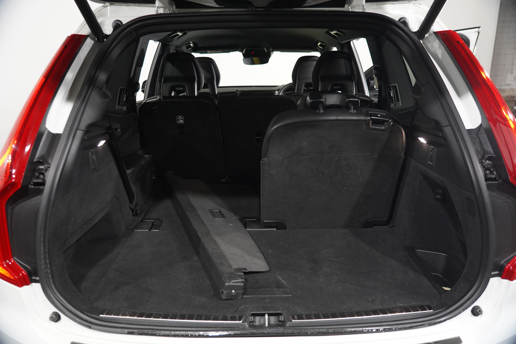 2020 Volvo XC90 T6 R-Design (Awd) SUV Image 33