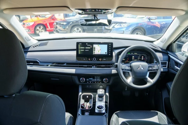 2026 MY25 Mitsubishi Outlander ZM ES SUV Image 17