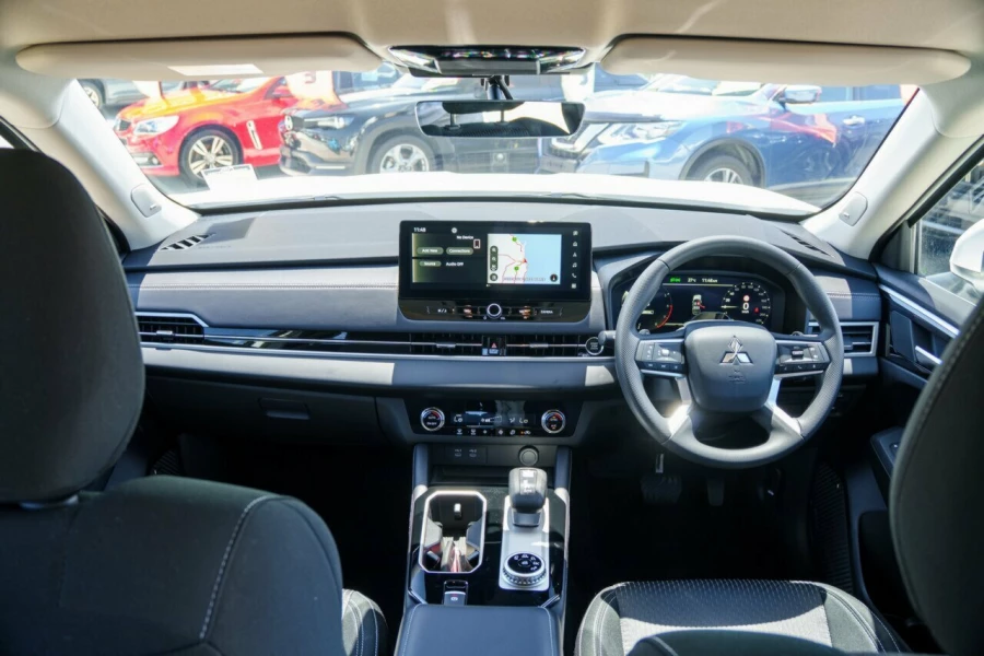 2026 MY25 Mitsubishi Outlander ZM ES SUV Image 17