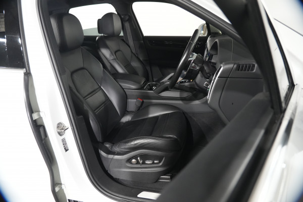2020 Porsche Cayenne SUV Image 25