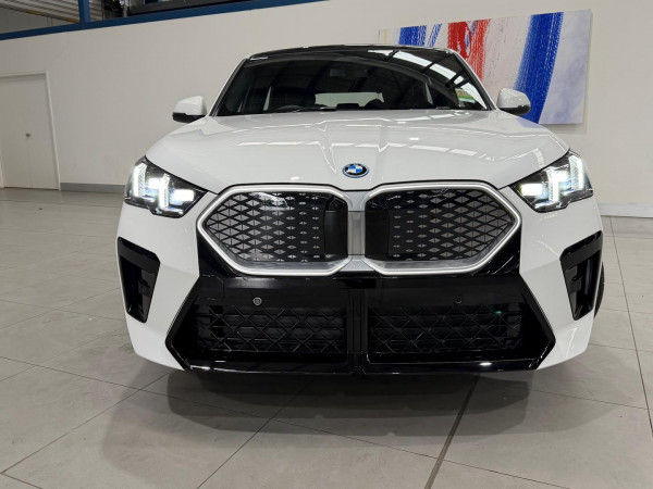 2024 BMW iX2 U10 eDrive20 M Sport SUV image 3