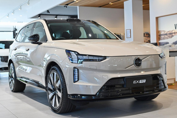 2025 Volvo EX90 No Series Plus Twin Motor SUV