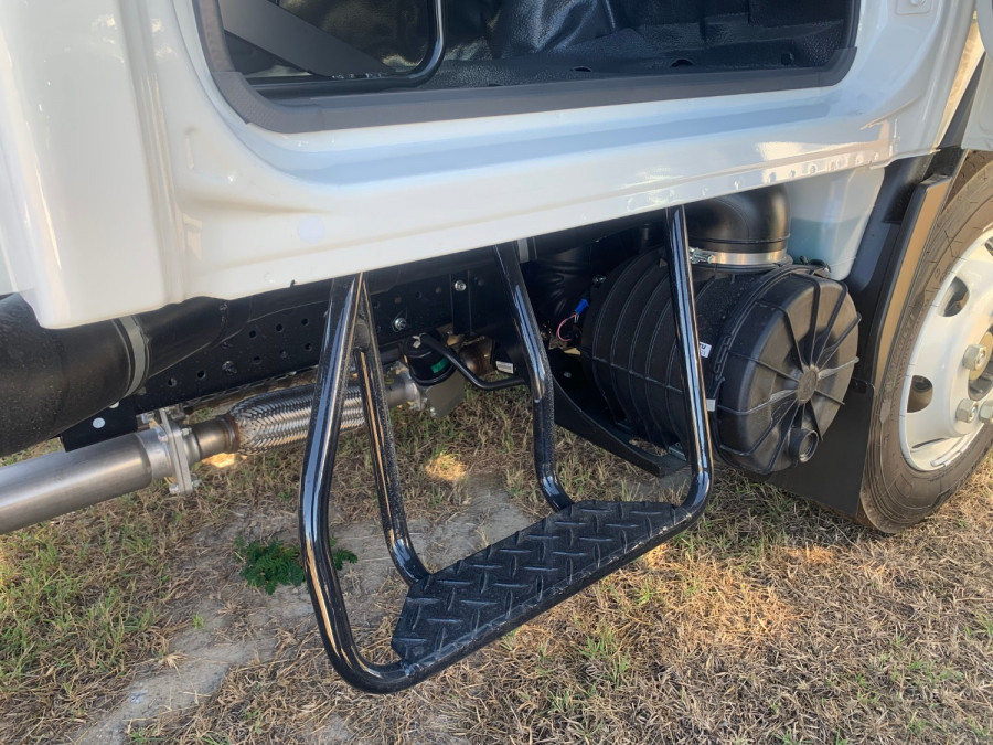 2026 Isuzu NPR Cab Chassis Image 18