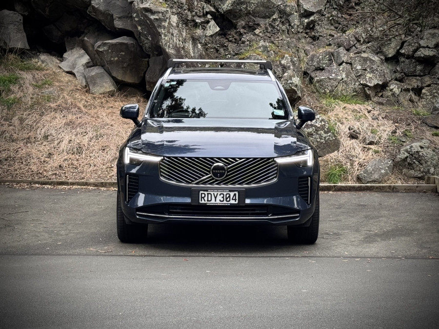2025 Volvo XC90 L Series Ultra B5 Bright SUV Image 2