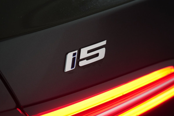 2025 BMW i5 eDrive40 M Sport Sedan Image 7